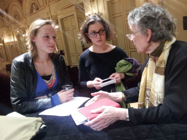 De gauche à droite: Kathrin Isabelle Klein et Aline Piboule, finalistes, en compagnie de Françoise Thinat, présidente fondatrice du concours.  