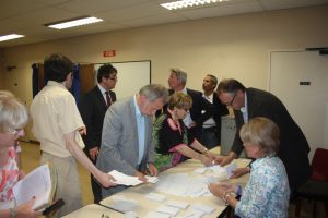 Au cours de l'élection interne à la présidence de l'UDI en juin 2013. Au fond à gauche Pascal Vilain et face à lui Florent Montillot.