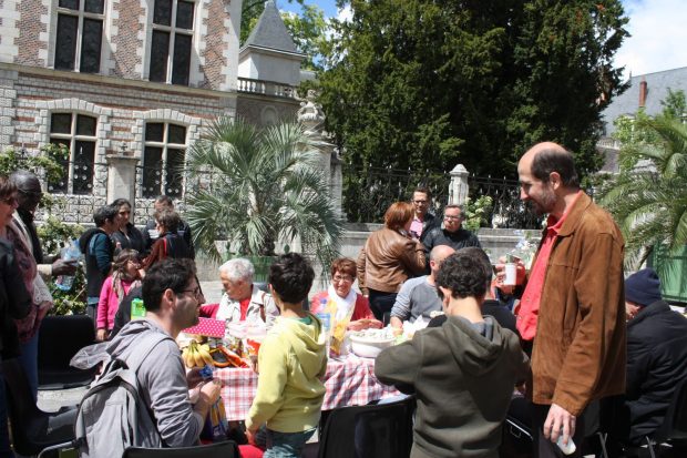 Vendredi devant la mairie d'Orléans.