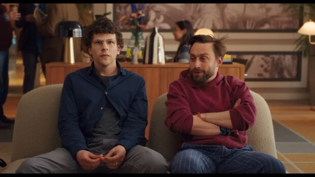 David (Jesse Eisenberg, également réalisateur) et Benji (Kieran Cilkin). Capture écran bande annonce.