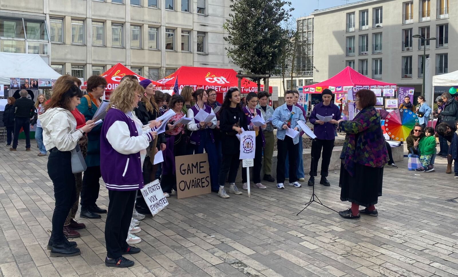 Chorale Le Luttes Engagées lors de la manifestation du 8 mars. Crédit : Jeanne Beaudoin. 