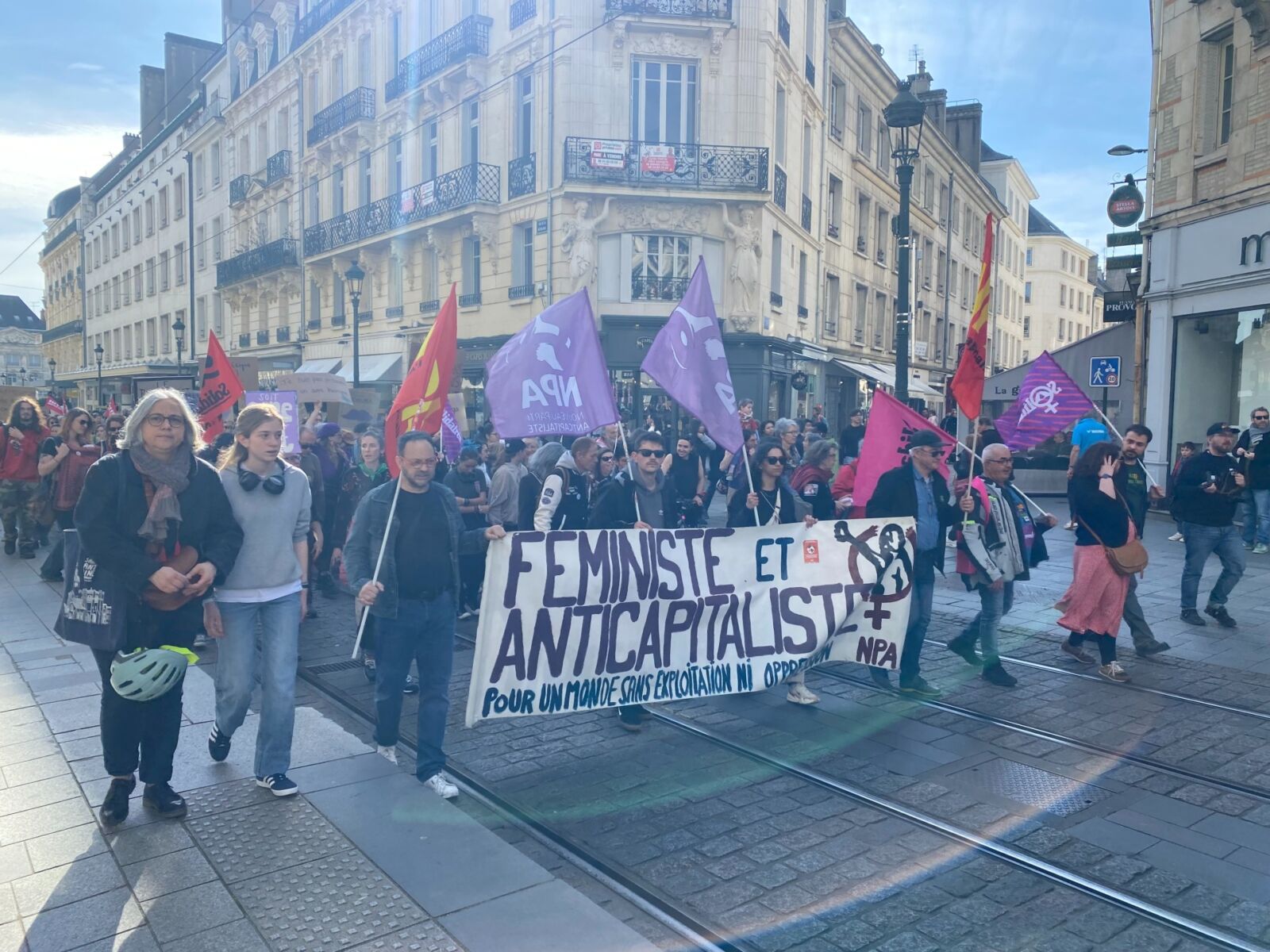 Manifestation du 8 mars, journée internationale des droits des femmes, à Orléans. Crédit : Jeanne Beaudoin. 